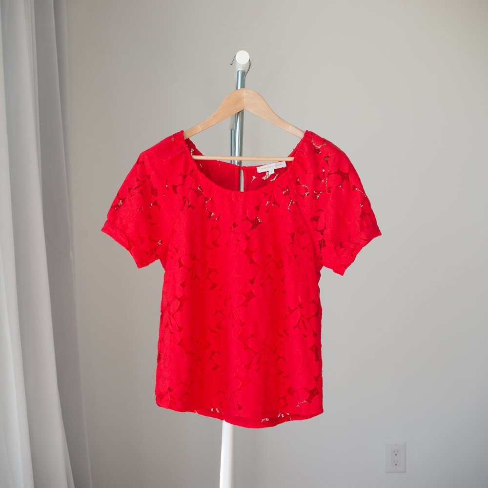 Scoop neck lace lined red top Medium